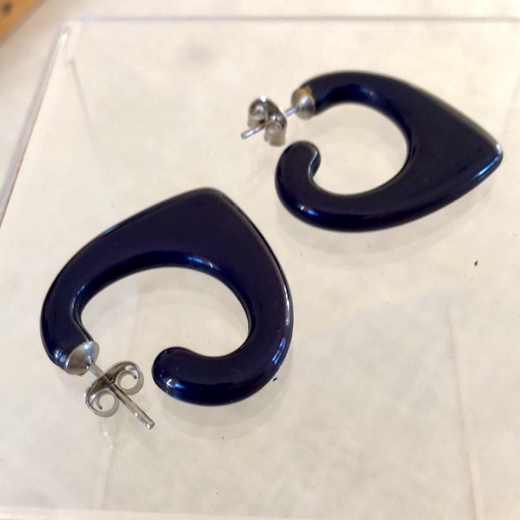 Lucite heart shaped hoop earrings hypoallergenic posts - Picture 5 of 6